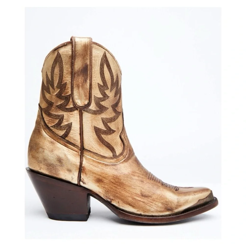 Idyllwind short gold/ bronze cowboy Boots size 10 boot barn